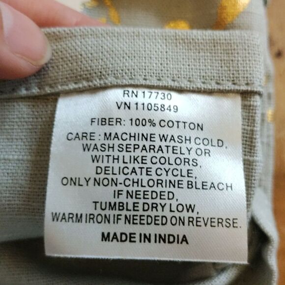 Threshold Gray Napkins with Gold Snowflake Design Christmas Holiday Cotton - Picture 5 of 7